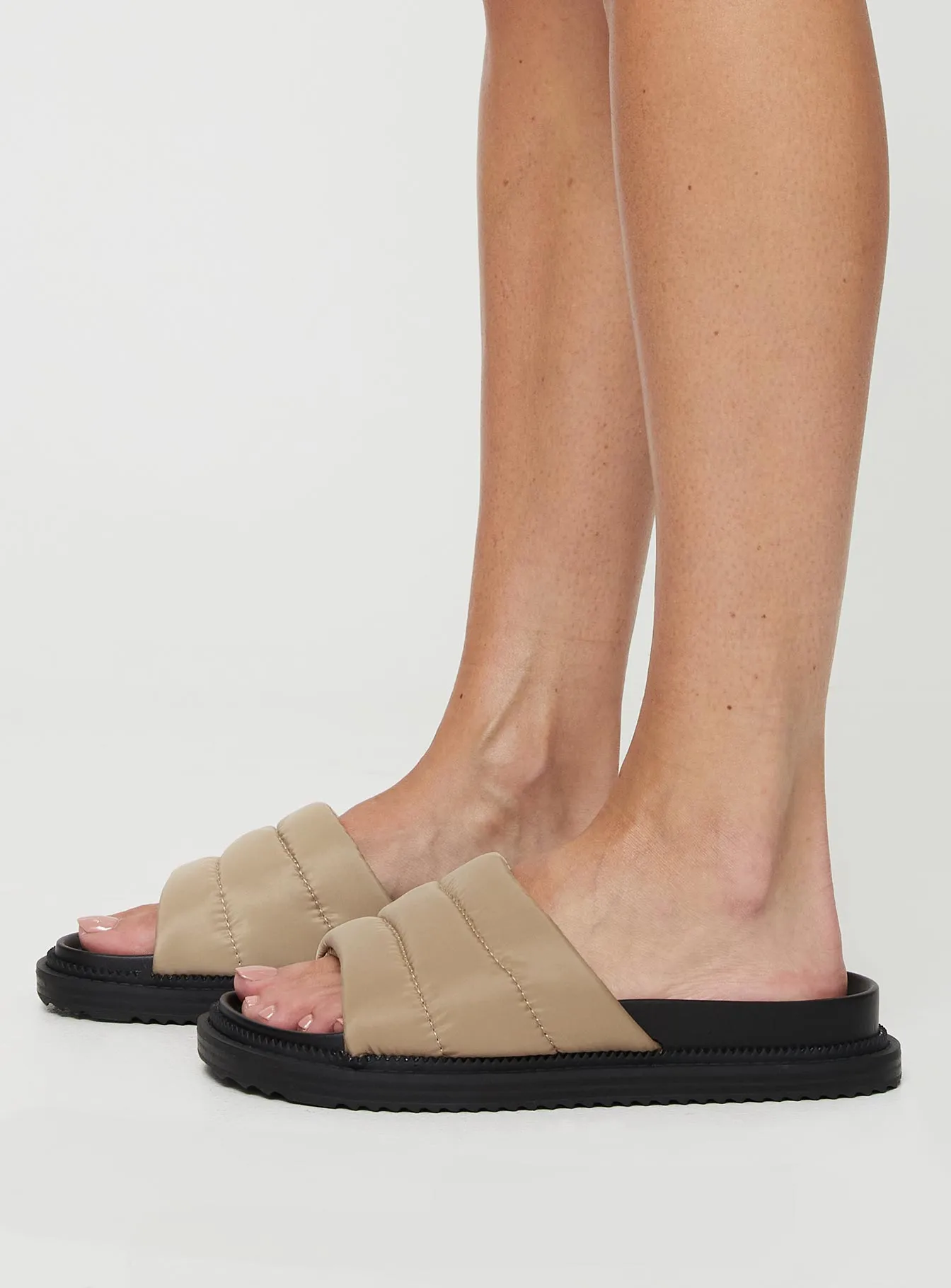 Levin Flats Beige / Black