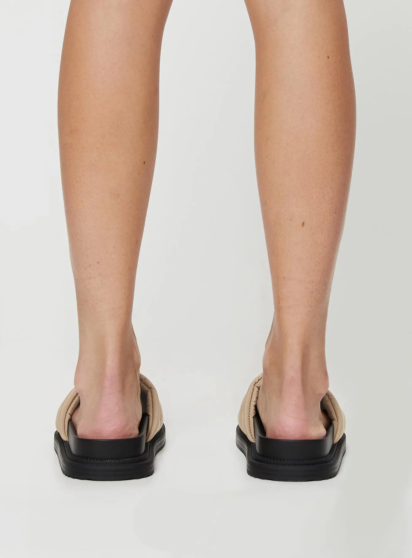 Levin Flats Beige / Black