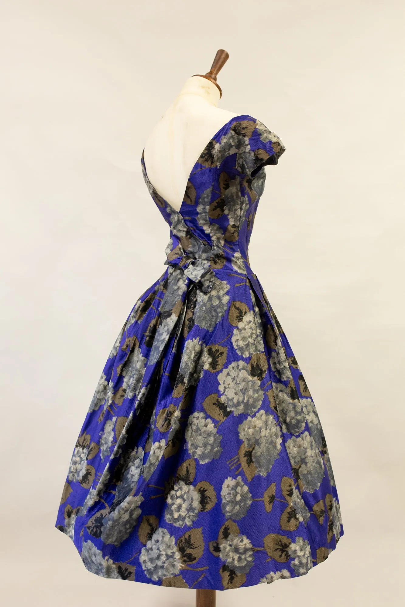 Vintage 1950s Purple Hydrangea Dress