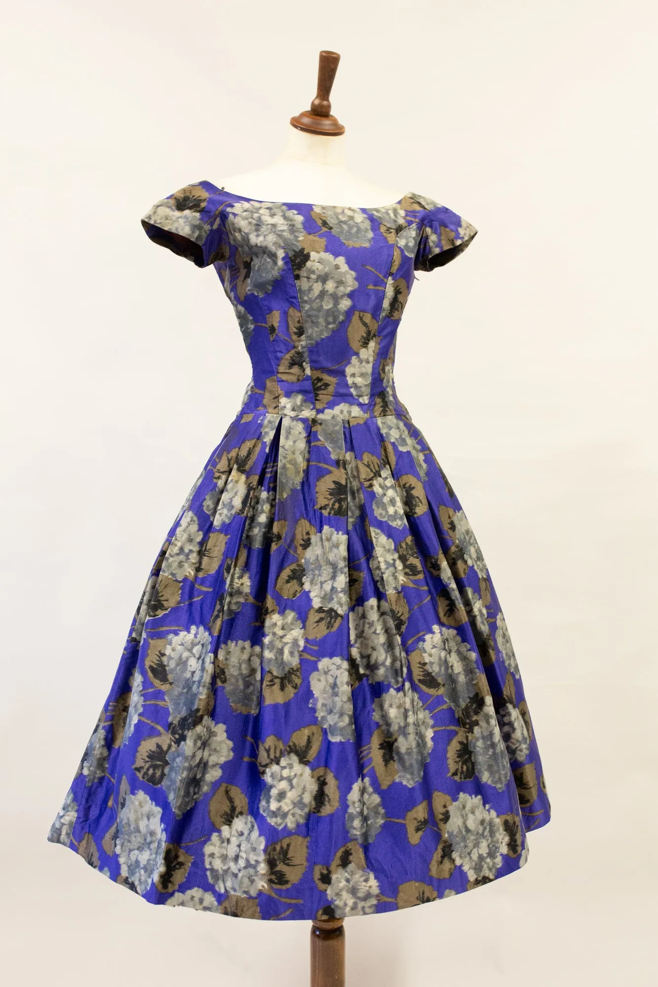 Vintage 1950s Purple Hydrangea Dress