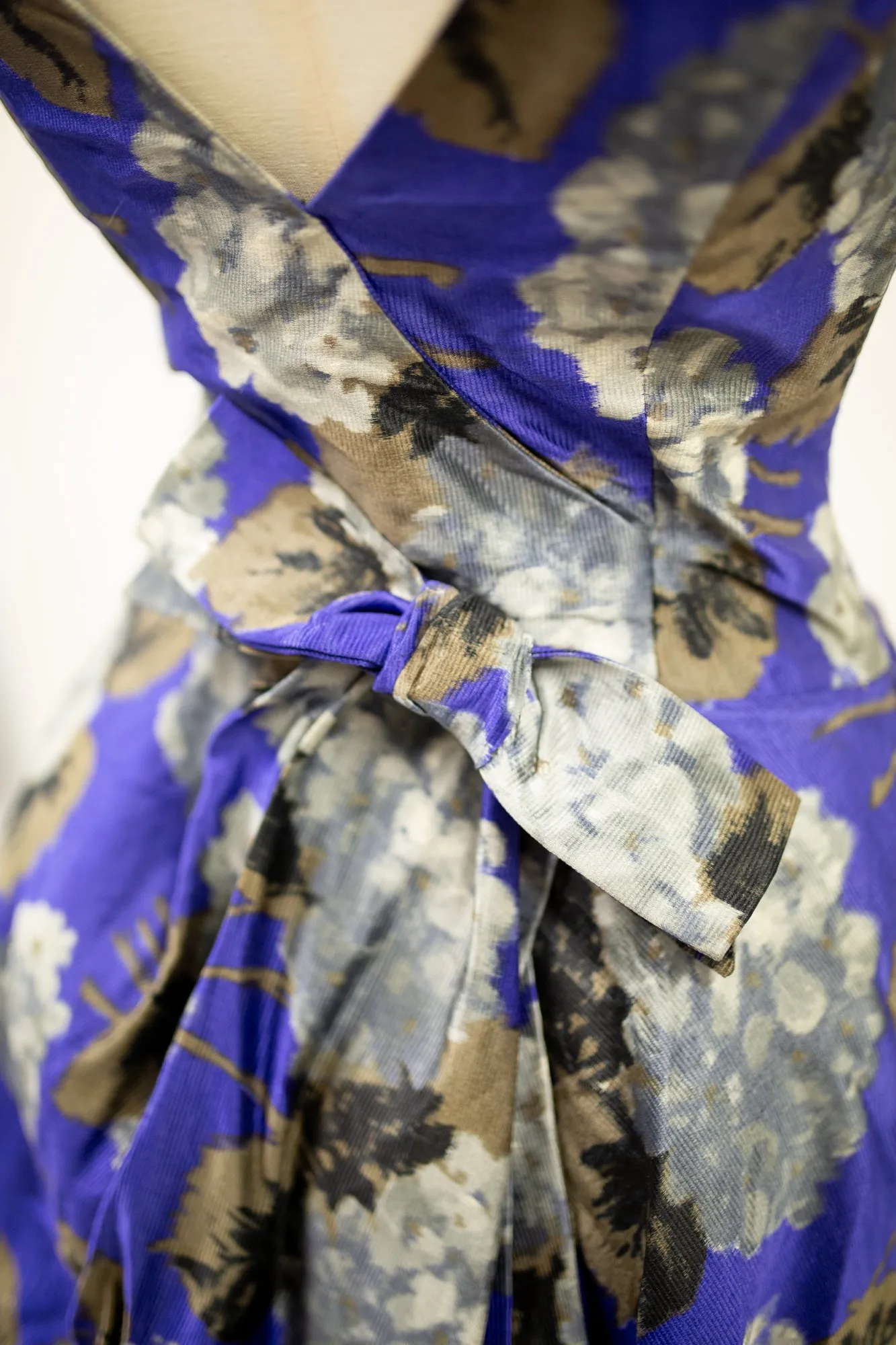 Vintage 1950s Purple Hydrangea Dress