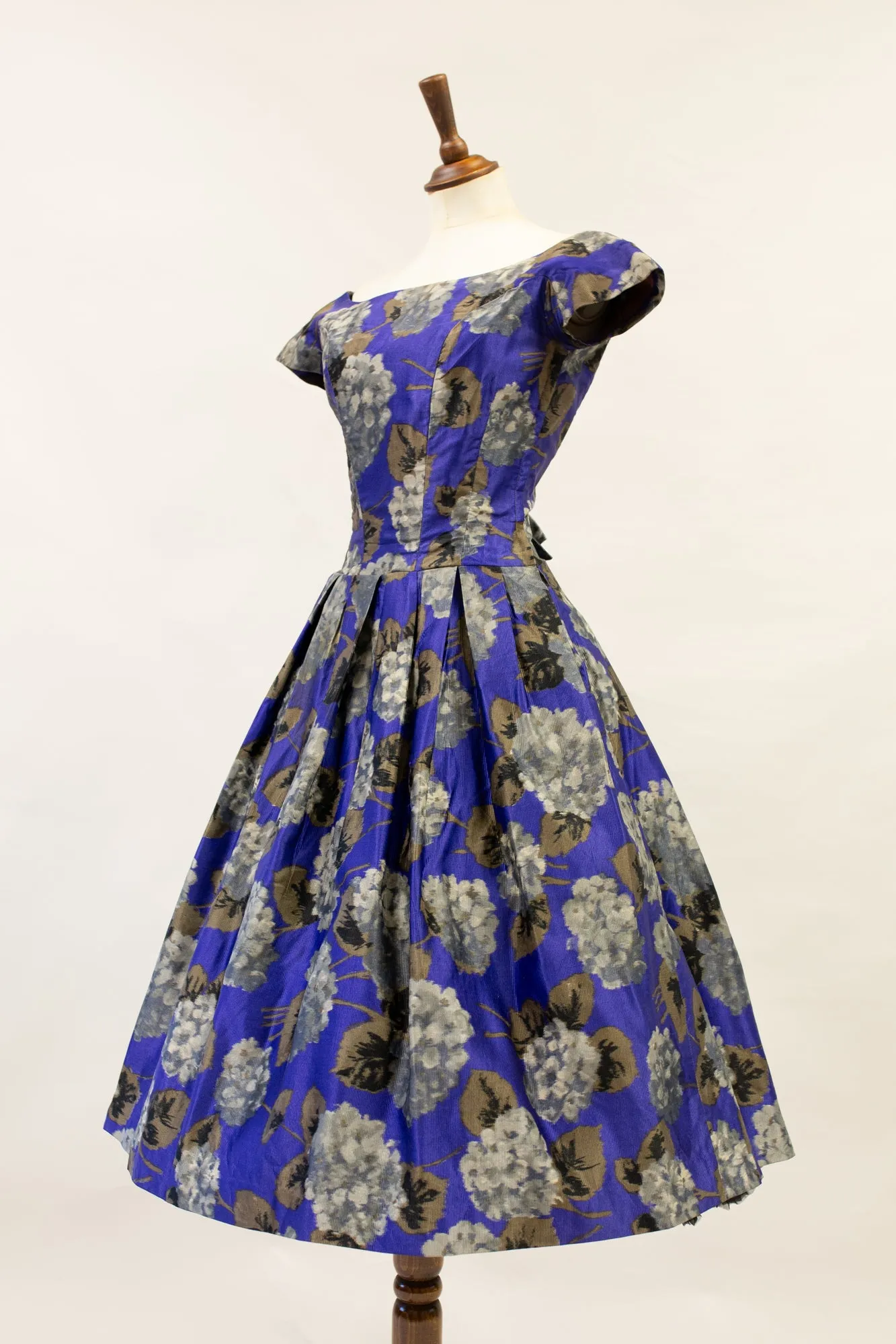 Vintage 1950s Purple Hydrangea Dress